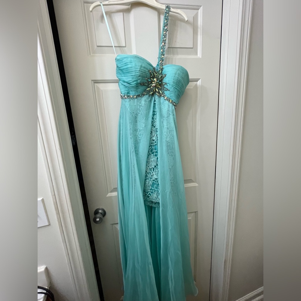 One shoulder dress